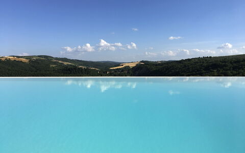 Casale De Conti: Cuerpo De Agua, Azul, Cielo, Agua, Los Recursos Hídricos, Turquesa, Agua, Lago, Azur, Mar