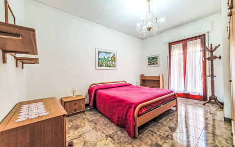 Sinago: Diseño De Interiores, Suelo, Habitación, Piso, Cama, Habitación, Marco, Sábana, Mueble, Departamento