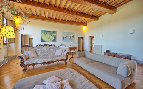 Palazzo Del Capitano: Propiedad, Habitación, Mueble, Edificio, Diseño De Interiores, Bienes Raíces, Casa, Sala, Casa, Habitación