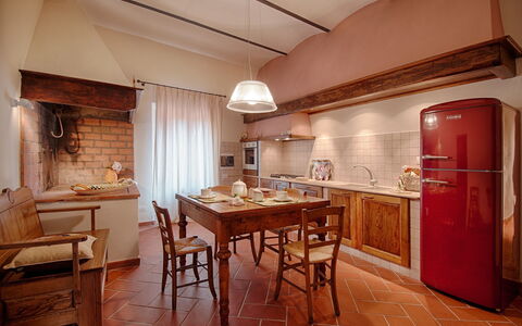 Tenuta Cambiano: Habitación, Mueble, Edificio, Diseño De Interiores, Propiedad, Techo, Suelo, Cocina, Comedor, Casa
