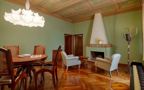 Tenuta Cambiano: Habitación, Propiedad, Mueble, Diseño De Interiores, Comedor, Suelo, Edificio, Madera Dura, Suelos De Madera, Techo