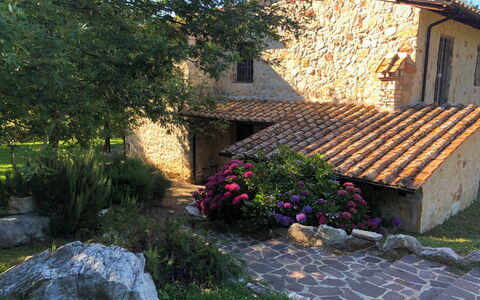 Beautiful Stone Country Villa: Propiedad, Casa, Pared, Cabaña, Pared De Piedra, Edificio, Guijarro, Área Rural, Paisaje, Casa