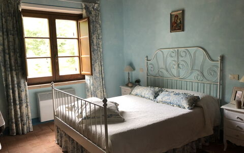 Beautiful Stone Country Villa: Cama, Habitación, Mueble, Habitación, Propiedad, Marco De La Cama, Suelo, Diseño De Interiores, Sábana, Colchón