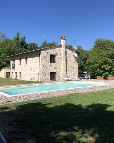 Beautiful Stone Country Villa: Cielo, Planta, Árbol, El Terreno Del Lote, Sombra, Hierba, Ocio, Recreación, Edificio, Paisaje