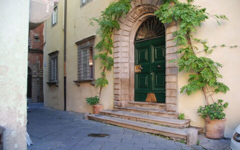 Il Mezzanino: Propiedad, Edificio, Bienes Raíces, Arquitectura, Barrio, Fachada, Casa, Arco, Patio, Puerta