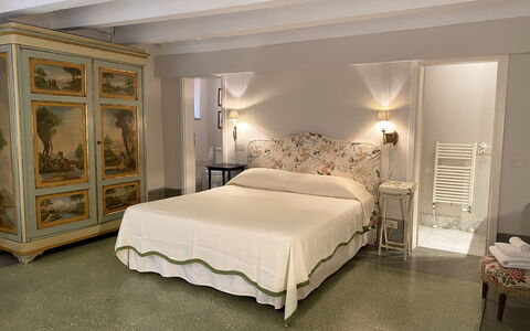 Il Mezzanino: Habitación, Mueble, Cama, Habitación, Marco De La Cama, Sábana, Propiedad, Lecho, Colchón, Diseño De Interiores