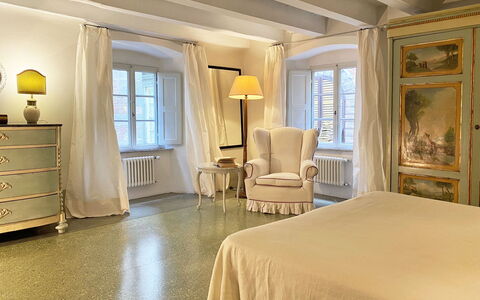 Il Mezzanino: Habitación, Mueble, Propiedad, Diseño De Interiores, Techo, Cama, Habitación, Edificio, Suelo, Amarillo