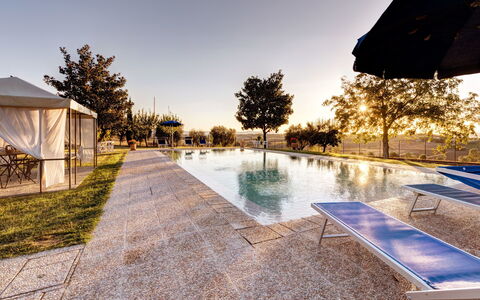 Casale Valdichiana: Propiedad, Agua, Piscina, Casa, Bienes Raíces, Casa, Cielo, Árbol, Edificio, Inmuebles