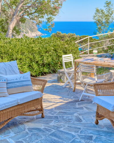 Il Giardino Sul Mare - Levanto: Mueble, Propiedad, Patio, Mueble Para Exteriores, Bienes Raíces, Habitación, Mimbre, Mesa, Casa, Mesa Al Aire Libre