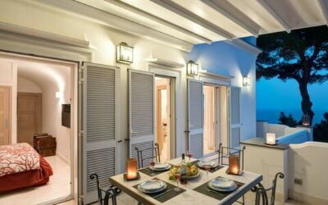 Villa Marina Little Beach: Mesa, Mueble, Propiedad, Edificio, Madera, Ventana, Naranja, Encendiendo, Diseño De Interiores, Suelo