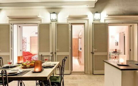 Villa Marina Little Beach: Mesa, Propiedad, Mueble, Edificio, Ventana, Madera, Puerta, Silla, Naranja