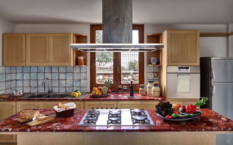Stony Villa Volcano View: Comida, Gabinetes, Propiedad, Mostrador, Cocina, Madera, Vajilla, Diseño De Interiores, Estufa De Cocina, Arquitectura