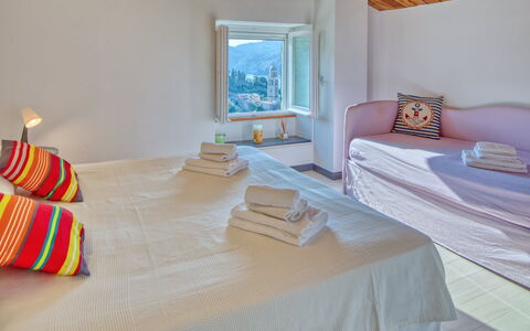 Il Frantoio Del Mesco - Levanto: Habitación, Manteles, Madera, Diseño De Interiores, Propiedad, Textil, Casa, Linos, Pared, Mueble