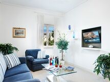 sailing-home-sorrento-apartment-living-room