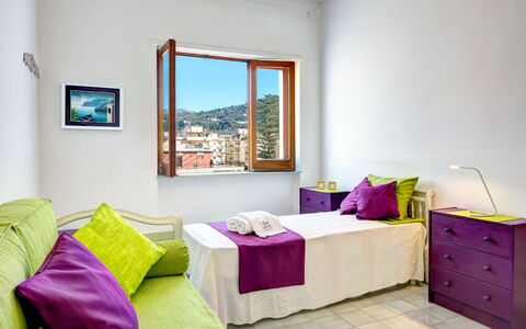 Parsano Home: Mueble, Propiedad, Púrpura, Azur, Comodidad, Edificio, Madera, Ventana, Textil, Marco