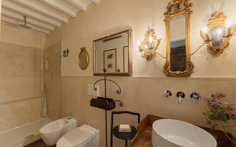 Casa Annateresa: Espejo, Arreglo De Tubería, Planta, Propiedad, Lavabo, Lavabo Del Baño, Grifo, Baño, Edificio, Encendiendo
