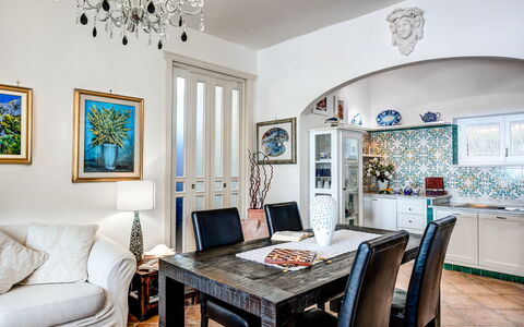 Medusa And The Seahorse Villa: Marco, Mesa, Propiedad, Mueble, Azul, Azur, Sofá, Silla, Encendiendo, Diseño De Interiores