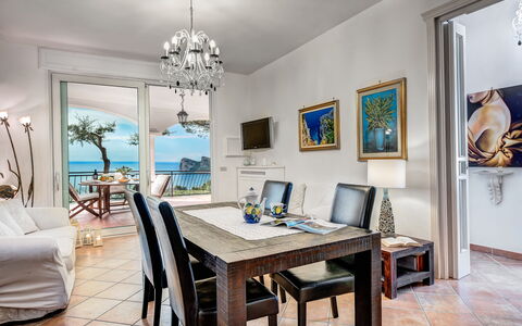 Medusa And The Seahorse Villa: Mesa, Marco, Mueble, Propiedad, Azur, Silla, Diseño De Interiores, Madera, Escritorio, Suelo
