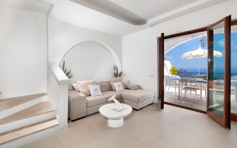 Villa Nerano: Piso, Diseño De Interiores, Suelo, Mueble, Techo, Departamento, Casa, Silla, Sala