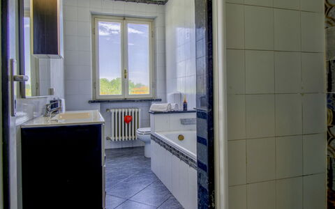 Elena: Piso, Arreglo De Tubería, Suelo, Plomería, Material Compuesto, Habitación, Loseta, Vaso, Grifo, Baño