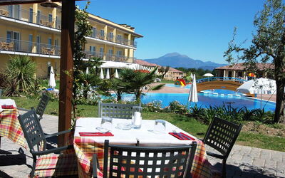 Resort Oleander: Cielo, Edificio, Propiedad, Planta, Mueble, Mesa, Piscina, Silla, Ventana, Sombra