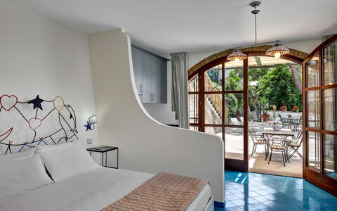 Appartamento Lobra: Agua, Mueble, Propiedad, Azur, Comodidad, Planta, Diseño De Interiores, Sombra, Madera, Suelo
