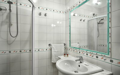 sound-of-the-sun-apartment-sorrento-apartment-bathroom