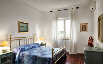 sound-of-the-sun-apartment-sorrento-apartment-bedroom