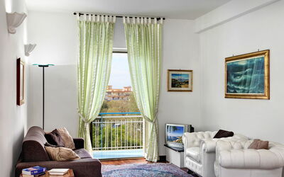sound-of-the-sun-apartment-sorrento-apartment-living-room