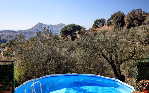 La Villa Dell'olio: Agua, Cielo, Planta De La Comunidad, Planta, Paisaje Natural, Árbol, Ocio, Paisaje, Bienes Raíces, Montaña
