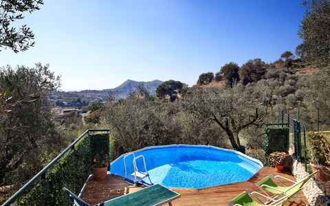 La Villa Dell'olio: Cielo, Los Recursos Hídricos, Agua, Montaña, Hoja, Azur, Planta, Piscina, Árbol, Paisaje Natural