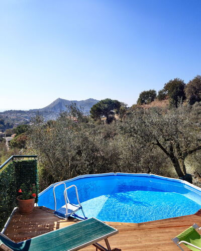 La Villa Dell'olio: Cielo, Los Recursos Hídricos, Agua, Montaña, Hoja, Azur, Planta, Piscina, Árbol, Paisaje Natural