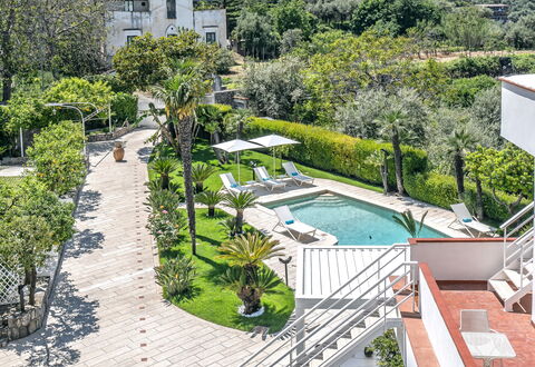 Villa Antonietta: Planta, Agua, Propiedad, Piscina, Árbol, Edificio, Diseño Urbano, Vegetación, Hierba, Ocio