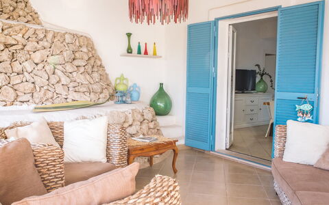 Villa Giunone: Azul, Habitación, Diseño De Interiores, Sala, Pared, Mueble, Suelo, Trullo, Casa, Turquesa