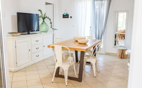 Villa Giunone: Madera, Habitación, Suelo, Diseño De Interiores, Piso, Mesa, Mueble, Diseño De Interiores, Casa, Gabinetes