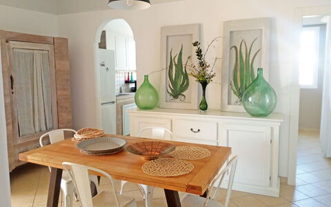 Villa Giunone: Habitación, Madera, Diseño De Interiores, Suelo, Piso, Mesa, Mueble, Diseño De Interiores, Pared, Comedor