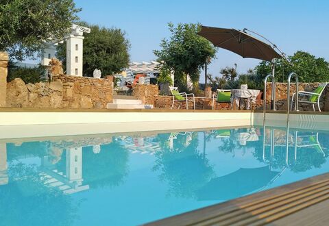 Villa Giunone: Piscina, Propiedad, Agua, Bienes Raíces, Paraguas, Azur, Agua, Reflexión, Recurso, Sombra