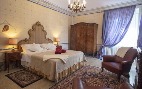 Villa Asciolo: Encendiendo, Diseño De Interiores, Habitación, Suelo, Cama, Propiedad, Mueble, Textil, Piso, Pared