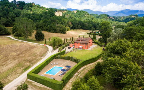 Villa Rossa: Paisaje, Árbol, El Terreno Del Lote, Jardín, Área Rural, Césped, Cúmulo, Arbusto, Yarda, Parque