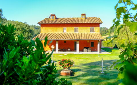 Villa Rossa: Propiedad, Casa, Edificio, Techo, Bienes Raíces, Puerta, Jardín, Casa, El Terreno Del Lote