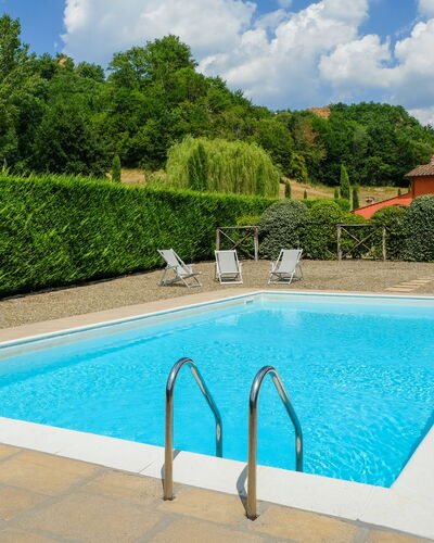 Villa Rossa: Piscina, Azul, Propiedad, Ocio, Agua, Bienes Raíces, Arbusto, Azur, Turquesa