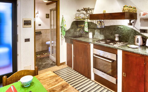 Mario - Levanto: Encendiendo, Habitación, Madera, Diseño De Interiores, Verde, Propiedad, Suelo, Piso, Arreglo De Tubería, Lámpara