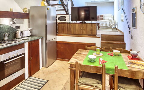 Mario - Levanto: Madera, Habitación, Encendiendo, Diseño De Interiores, Mueble, Mesa, Cajón, Gabinetes, Mostrador