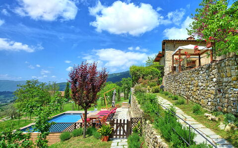 Villa Ancora: Nube, Planta, Cielo, Edificio, Paisaje Natural, Árbol, Casa, Vegetación, Biome, Diseño Urbano