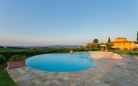 Villa Sole Del Chianti: Agua, Cielo, Los Recursos Hídricos, Tiempo De Día, Edificio, Planta, Azur, Piscina, Arquitectura, Cuerpo De Agua
