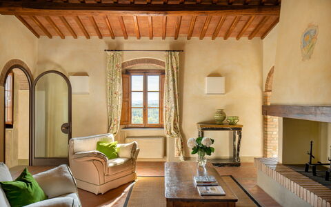 Villa Sole Del Chianti: Mueble, Mesa, Sofá, Edificio, Planta, Madera, Encendiendo, Arquitectura, Diseño De Interiores, Sala