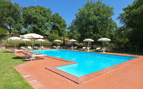 Agriturismo L'incrociata: Piscina, Recurso, Eco Hotel, Inmuebles, Hacienda, Sombra, Mueble Para Exteriores, Jardín, Villa, Paisajismo