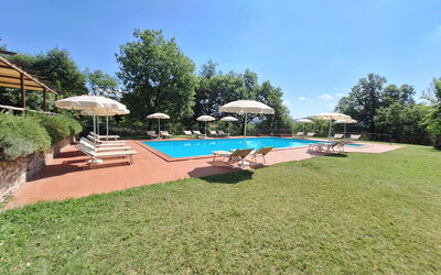 Agriturismo L'incrociata: Piscina, Recurso, Eco Hotel, Hacienda, Inmuebles, Villa, Jardín, Paisajismo, Sombra, Hotel