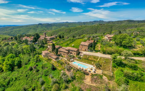 Borgo San Vincenti: Nube, Planta, Cielo, Verde, Montaña, Azur, Paisaje Natural, Árbol, Vegetación, Llanura