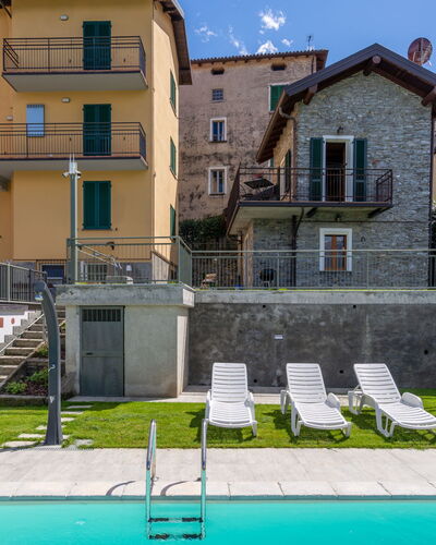 Varenna 642: Planta, Propiedad, Edificio, Cielo, Ventana, Nube, Azur, Diseño Urbano, Agua, Piscina